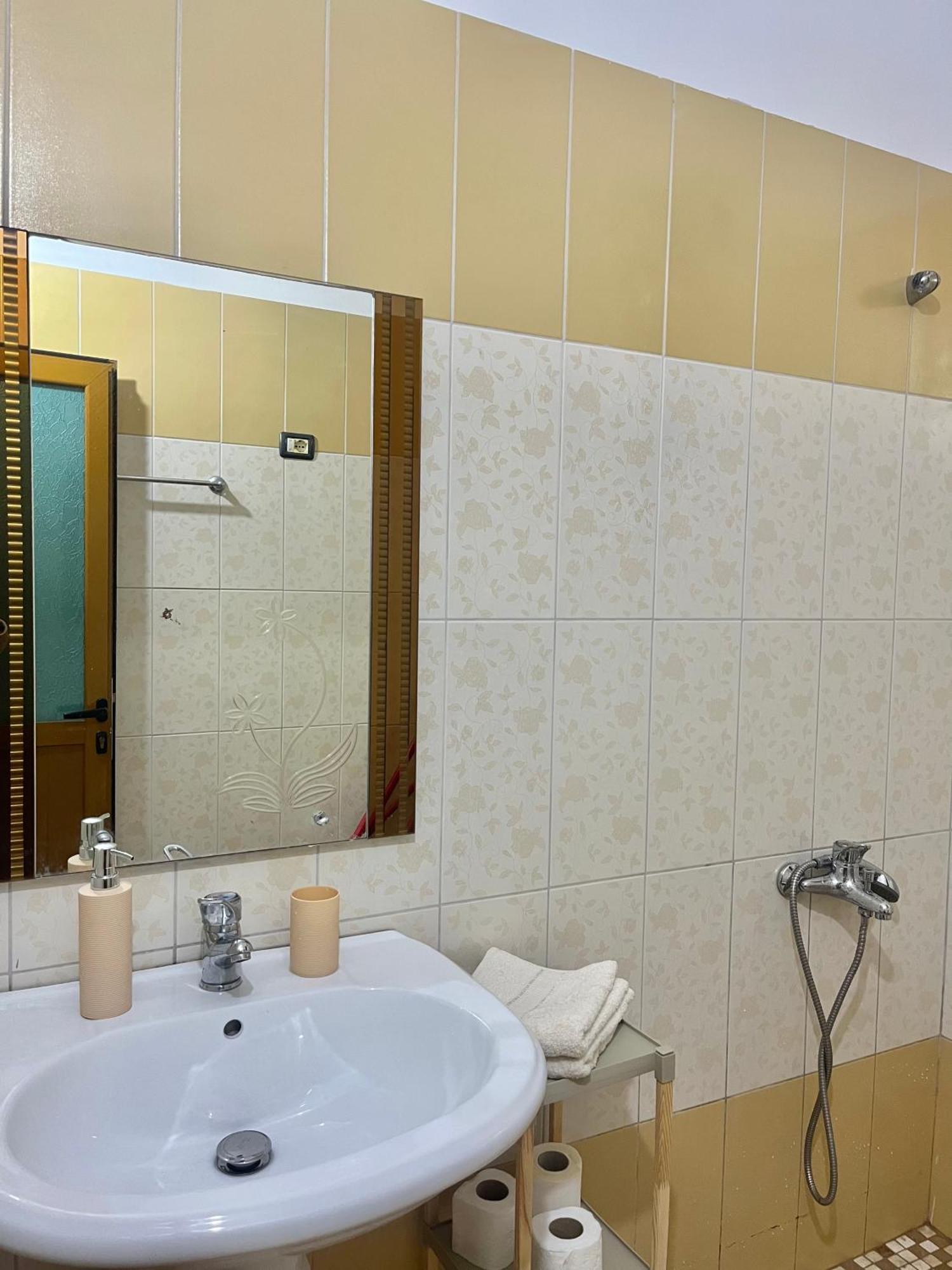 Vlorë Blossom Apartments מראה חיצוני תמונה